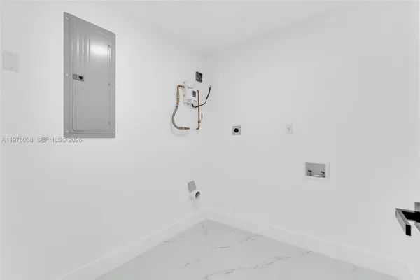 $799,900 | 695 West 73rd Place, Hialeah, FL 33014