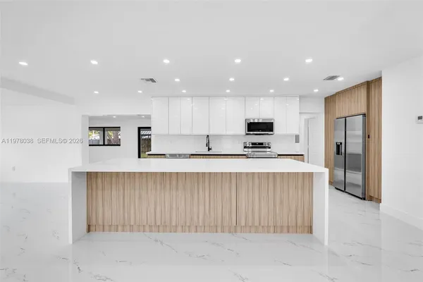 $799,900 | 695 West 73rd Place, Hialeah, FL 33014