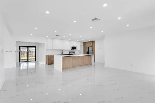 $799,900 | 695 West 73rd Place, Hialeah, FL 33014