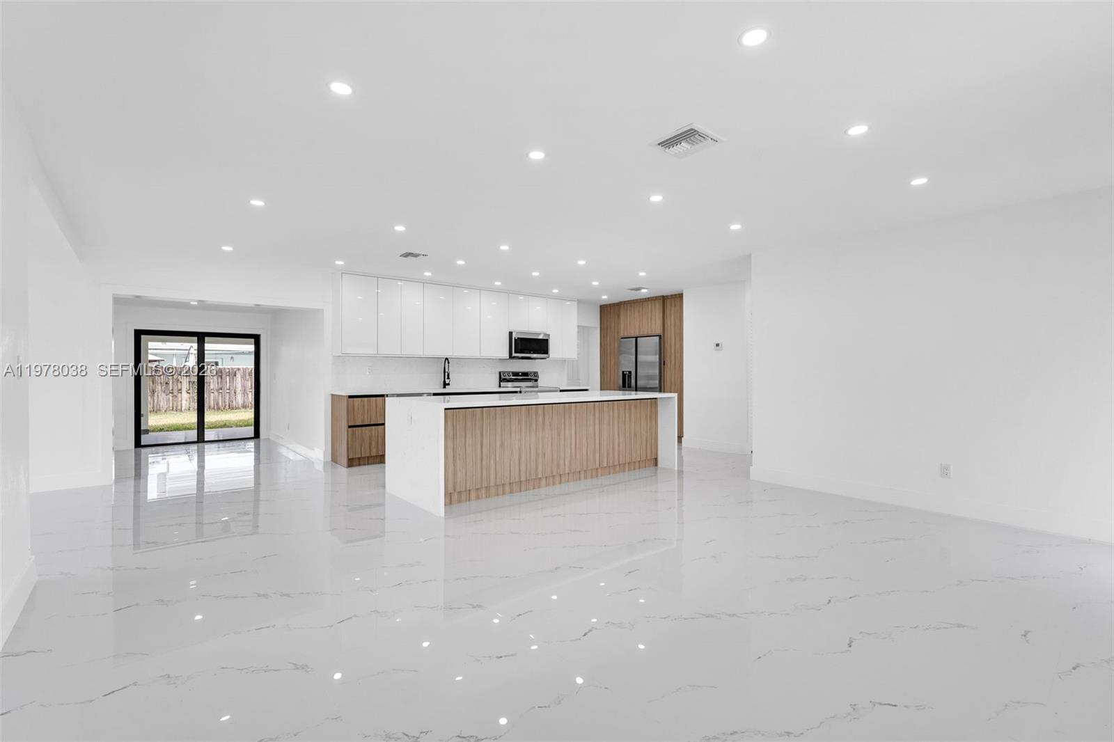 695 West 73rd Place Hialeah, FL 33014 - Photo 7 of 27