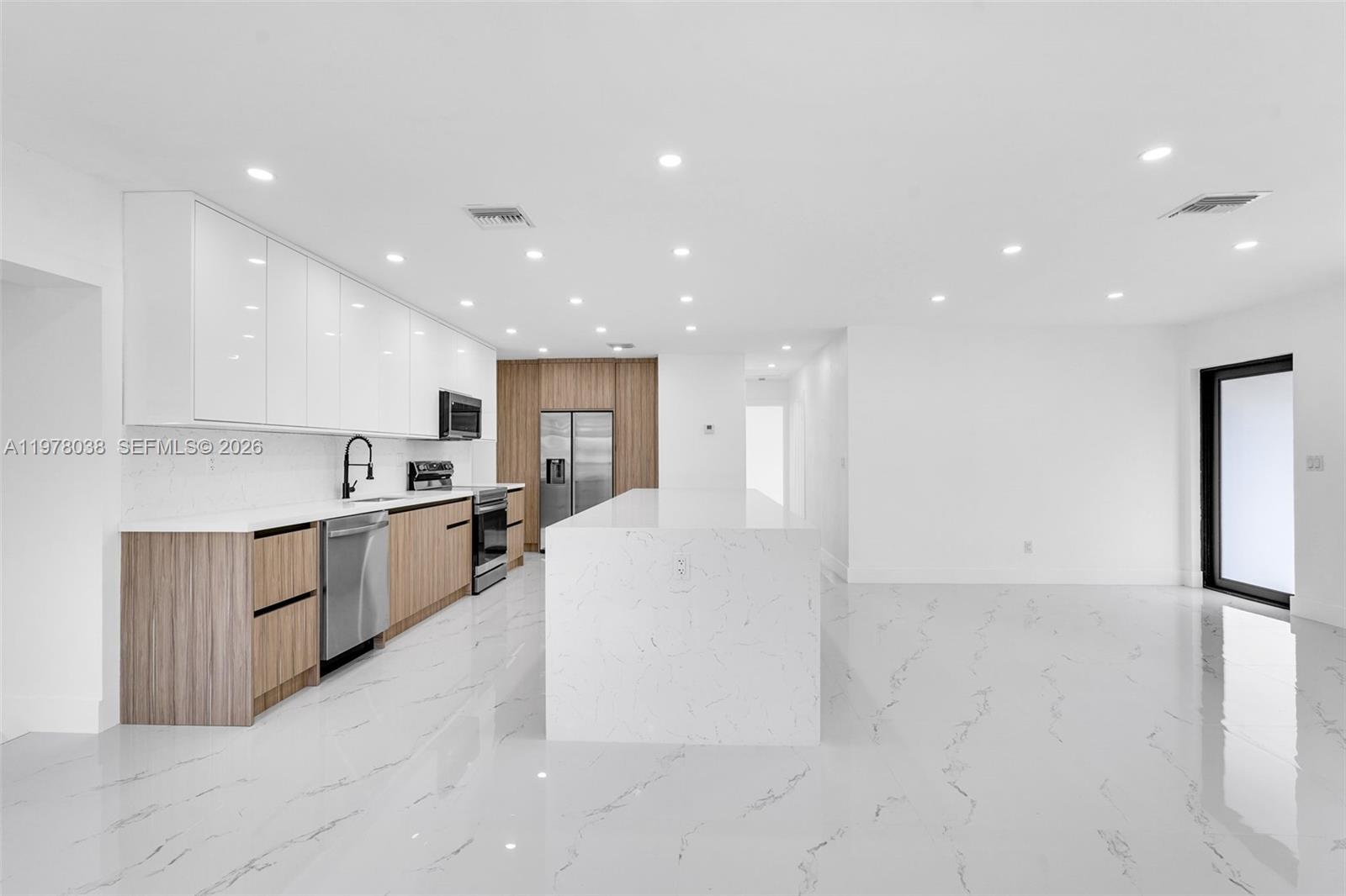 695 West 73rd Place Hialeah, FL 33014 - Photo 9 of 27