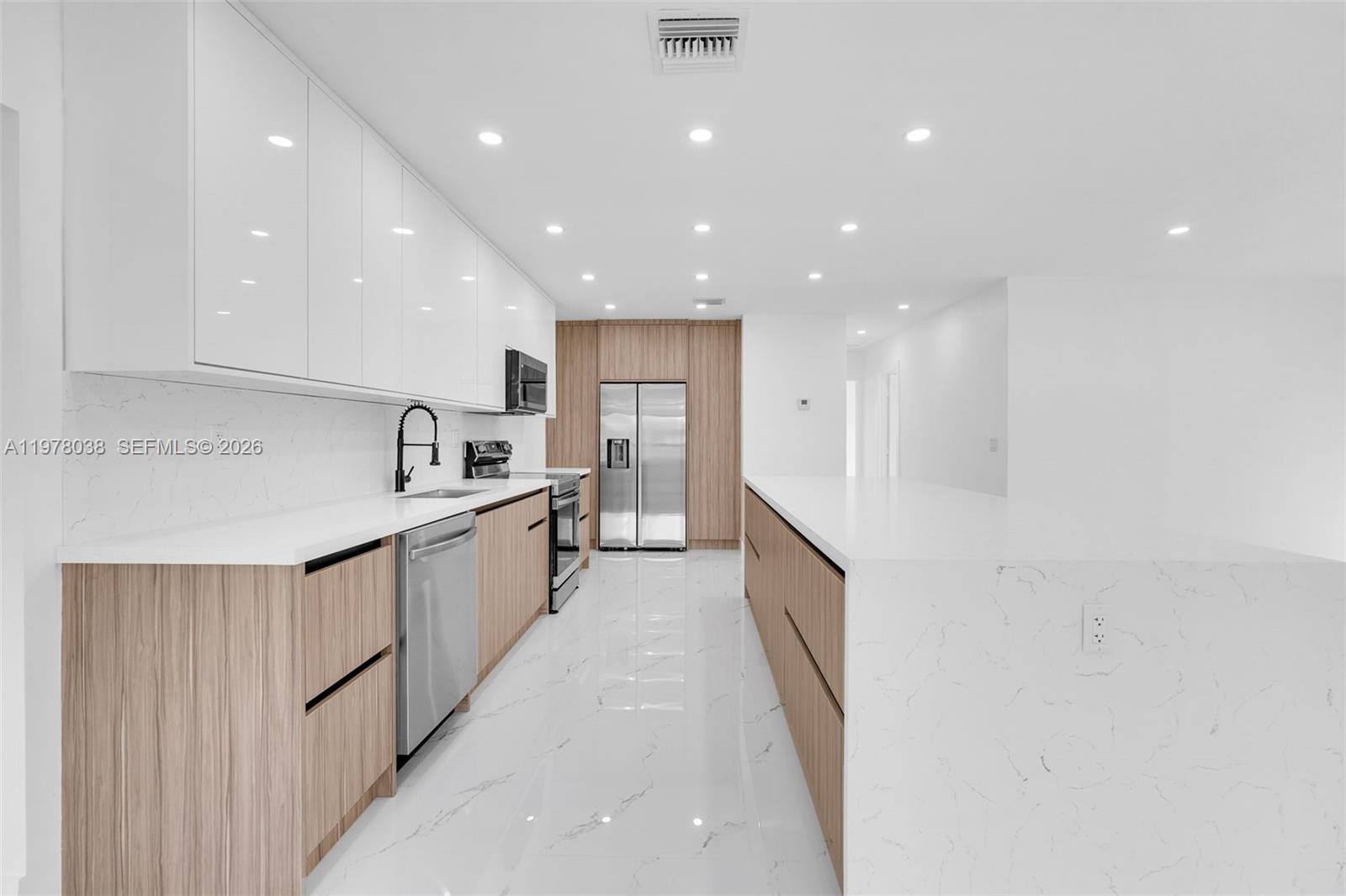 695 West 73rd Place Hialeah, FL 33014 - Photo 10 of 27