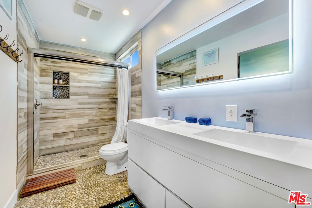 29231 Heathercliff Road, Unit 1 Malibu, CA 90265 - Photo 12 of 20