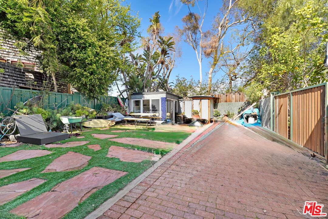 29231 Heathercliff Road, Unit 1 Malibu, CA 90265 - Photo 19 of 20