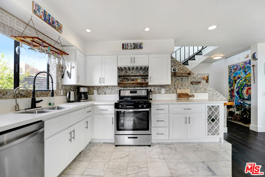 29231 Heathercliff Road, Unit 1 Malibu, CA 90265 - Photo 4 of 20