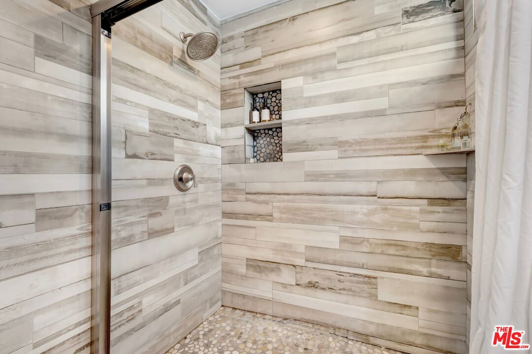 29231 Heathercliff Road, Unit 1 Malibu, CA 90265 - Photo 7 of 20