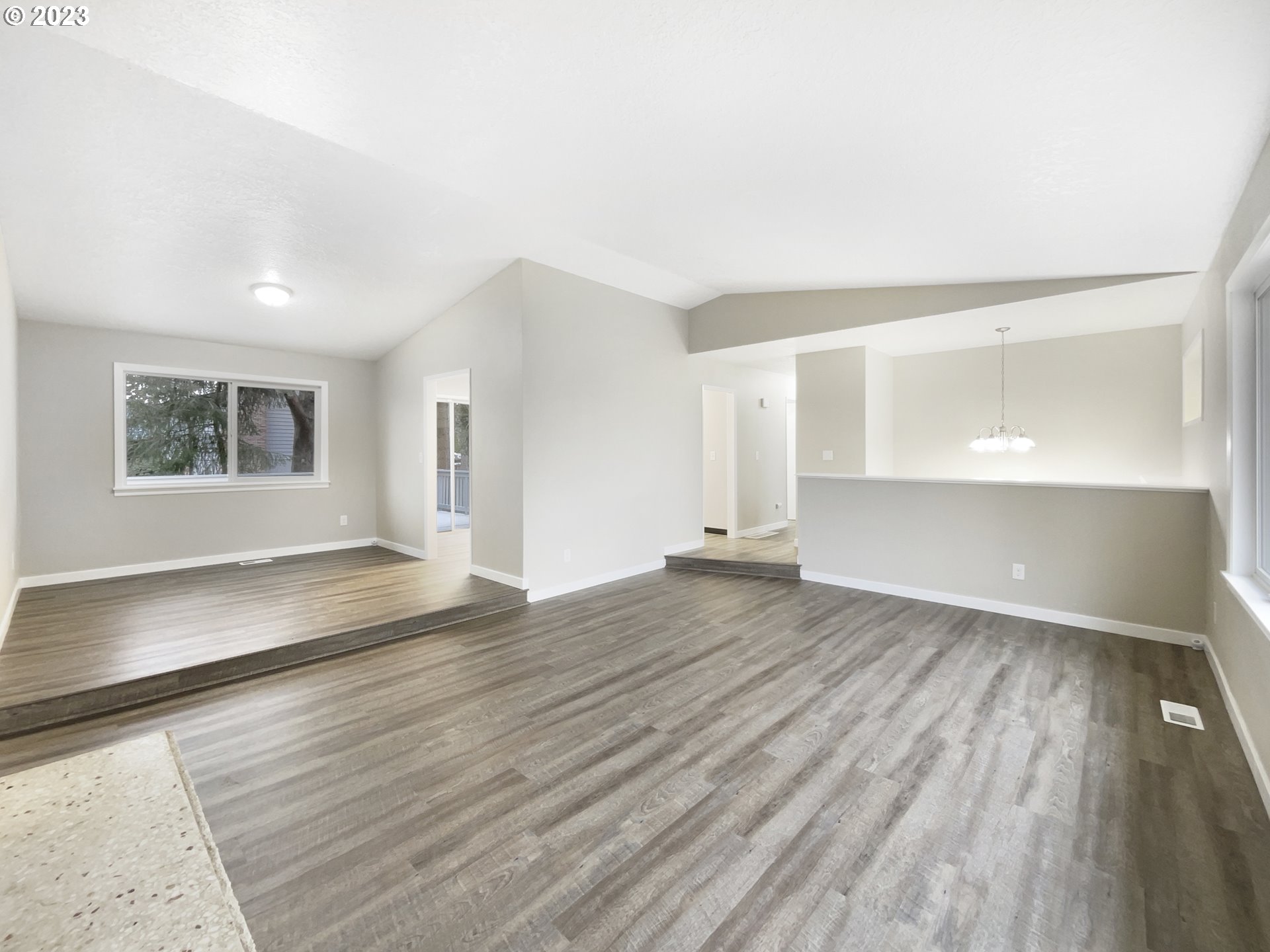 17585 Springhill Place Gladstone, OR 97027 - Photo 3 of 29 Gallery Image 3