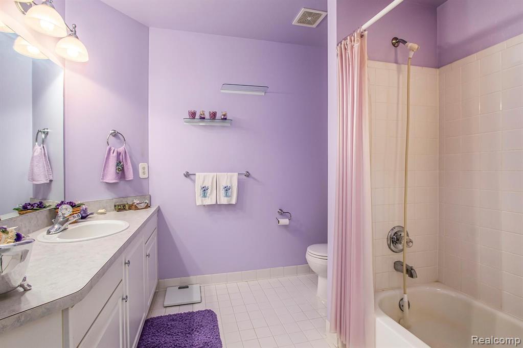 47946 Sugarbush Road New Baltimore, MI 48047 - Photo 17 of 34