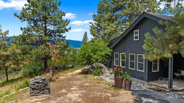 $956,888 | 1717 Pine Lakes Ranch Drive, Cascade, ID 83611