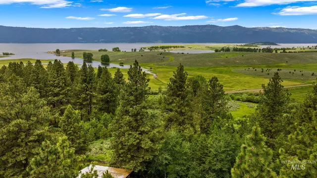 $956,888 | 1717 Pine Lakes Ranch Drive, Cascade, ID 83611