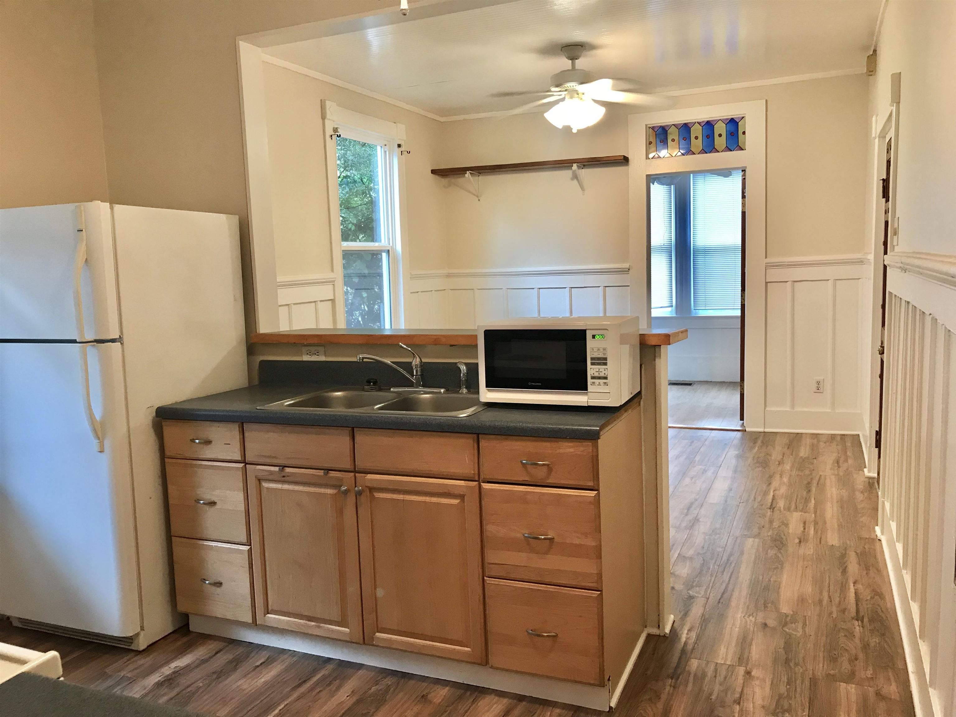 25 Desoto Place St. Augustine, FL 32084 - Photo 7 of 8 a kitchen with cabinets appliances and a window