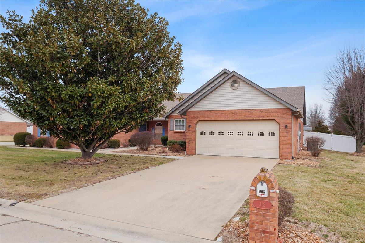 312 Radcliff Road Shiloh, IL 62221 - Photo 3 of 34