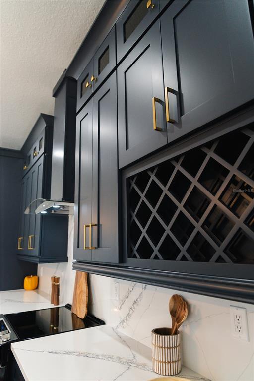 15364 Newport Road Clearwater, FL 33764 - Photo 19 of 50 a close view of light fixtures