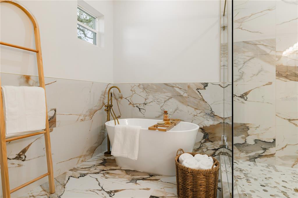 15364 Newport Road Clearwater, FL 33764 - Photo 40 of 50 a bath tub sitting next to a sink