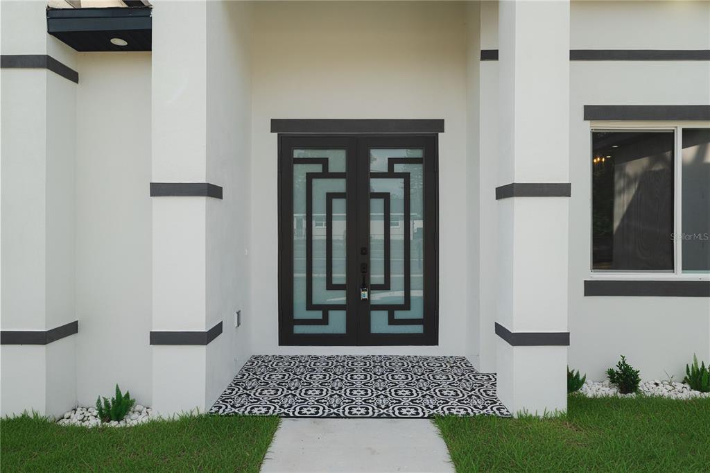 15364 Newport Road Clearwater, FL 33764 - Photo 4 of 50 a view of a door and a window