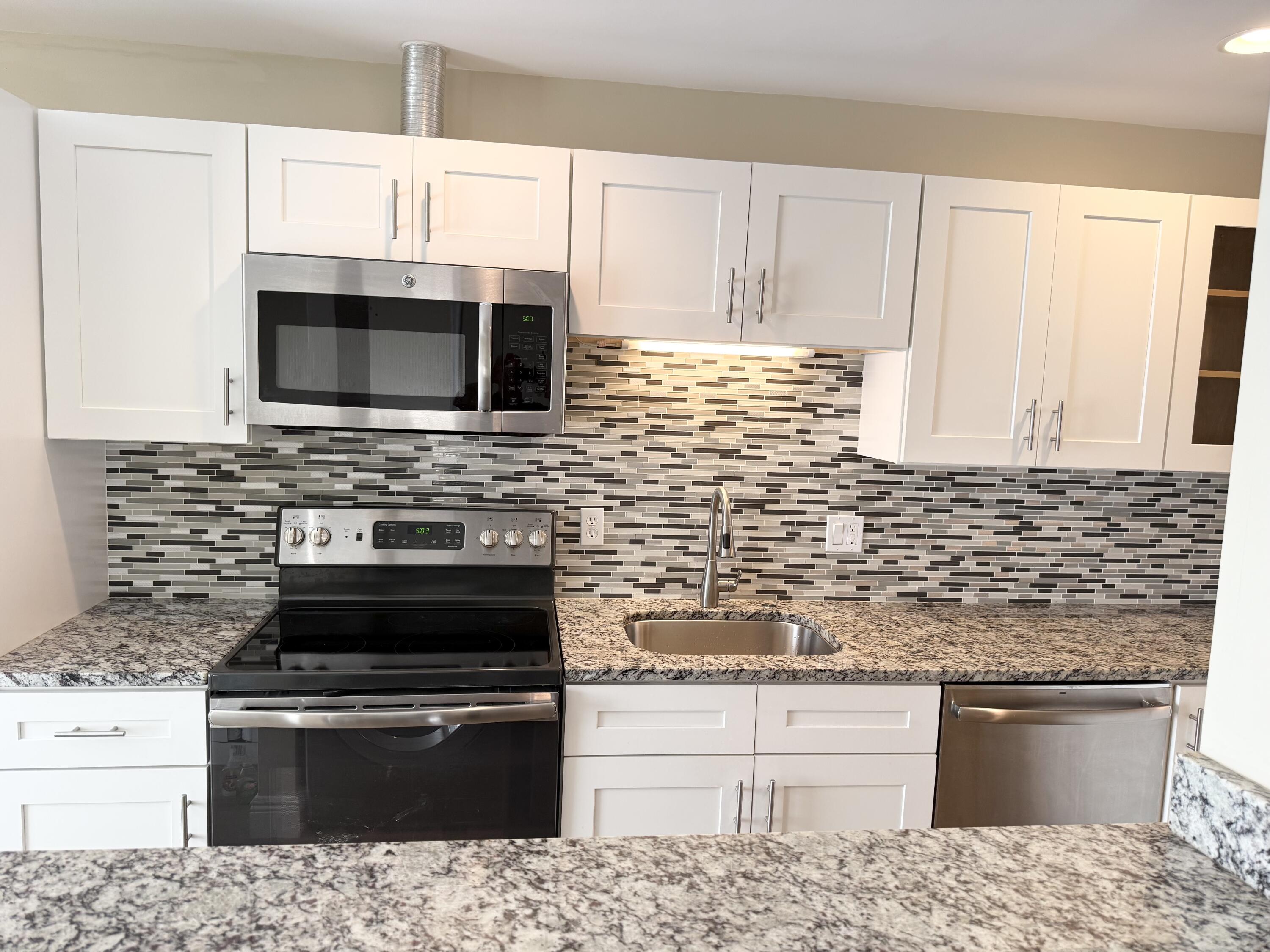 2811 Southwest 15th Street, Unit 202 Delray Beach, FL 33445 - Photo 6 of 35 Kitchen