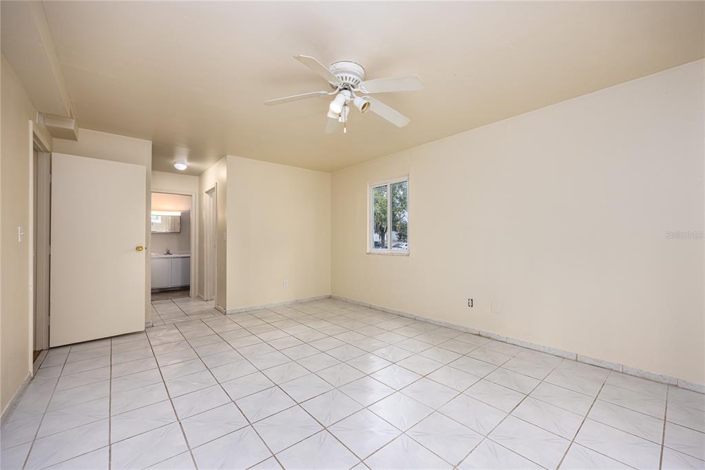 6519 West Newberry Road, Unit 704 Gainesville, FL 32607 - Photo 16 of 28 Owner's Suite