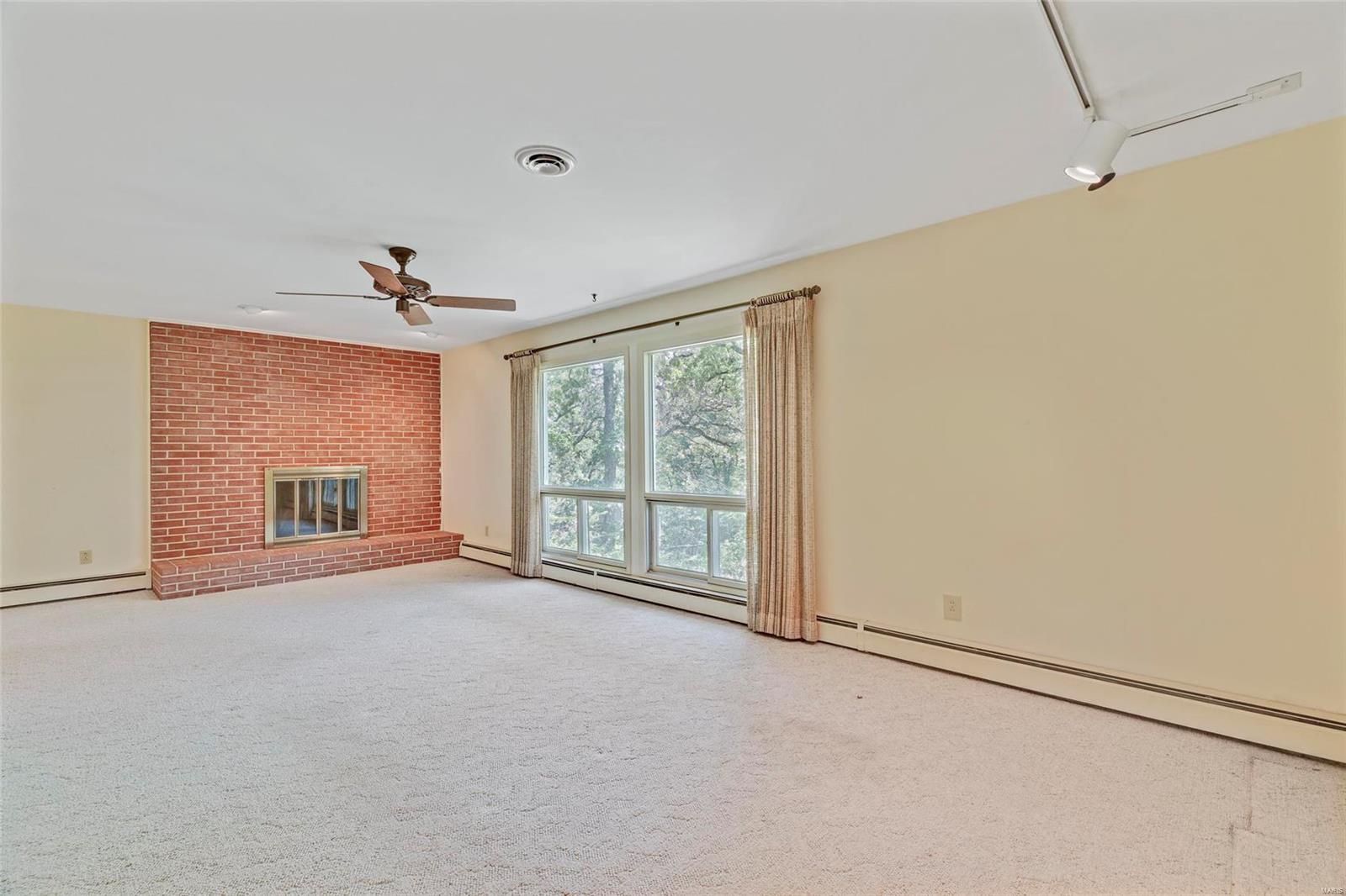 12210 Robyn Road Sunset Hills, MO 63127 - Photo 11 of 33 Gallery Image 11