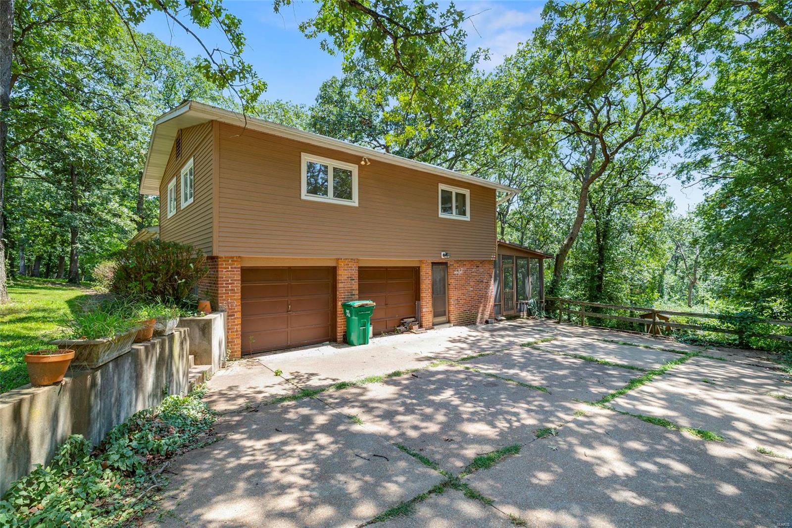 12210 Robyn Road Sunset Hills, MO 63127 - Photo 3 of 33 Gallery Image 3