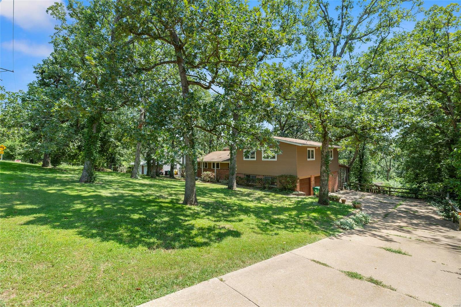 12210 Robyn Road Sunset Hills, MO 63127 - Photo 5 of 33 Gallery Image 5