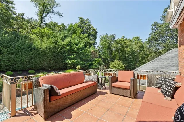 $1,149,900 | 4830 Dargate Lane, Murrysville, PA 15668