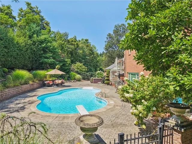 $1,149,900 | 4830 Dargate Lane, Murrysville, PA 15668