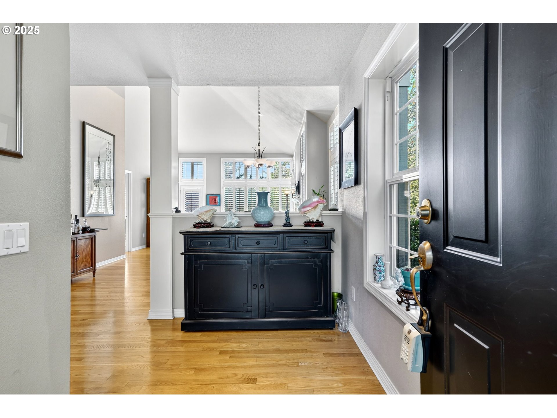 15490 Northwest Tee Court Portland, OR 97229 - Photo 4 of 44 Entrance/Foyer