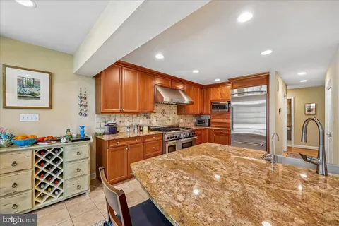 $1,490,000 | 6 Old Stage Court, Rockville, MD 20852