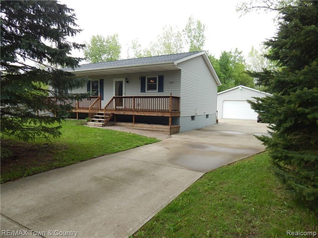 5257 East Carpenter Road Flint, MI 48506 - Photo 3 of 35