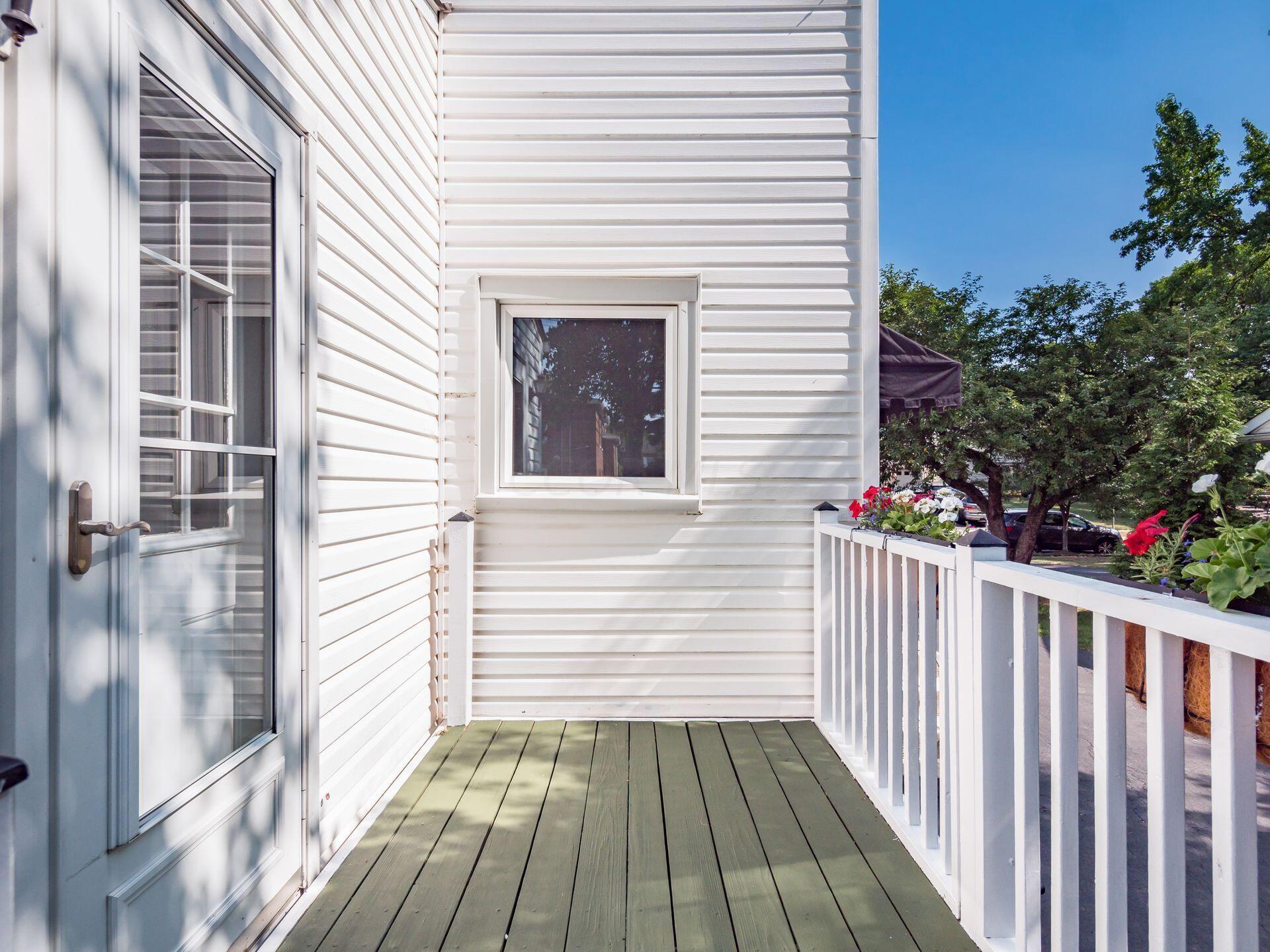 1569 Barrington Road Columbus, OH 43221 - Photo 37 of 43 Deck