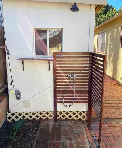 a view of a entryway