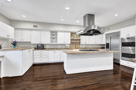 $999,000 | 43 Legend Lane, Houston, TX 77024