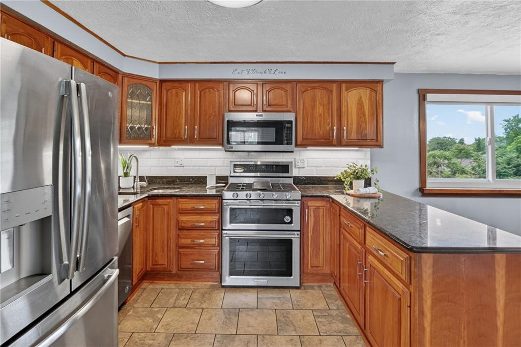 3360 McRoberts Road Pittsburgh, PA 15234 - Photo 6 of 28 Gallery Image 6