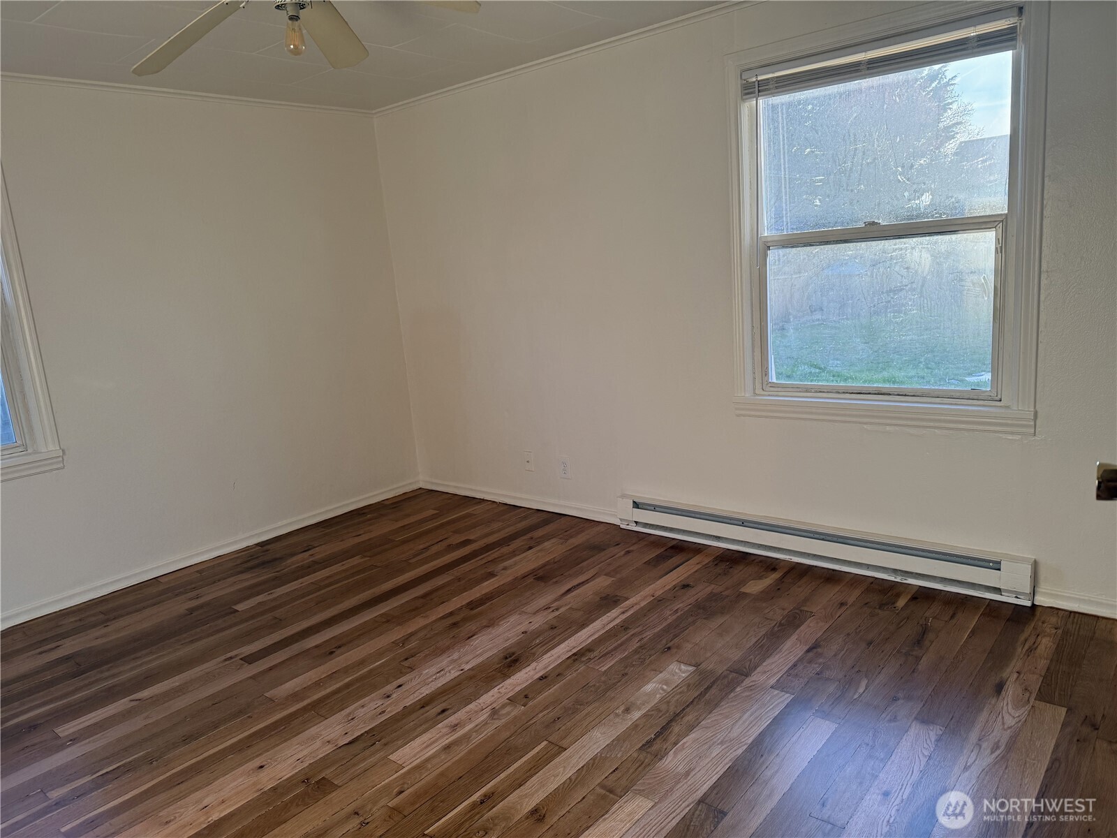 5415 Northeast 4th Street Renton, WA 98059 - Photo 3 of 5