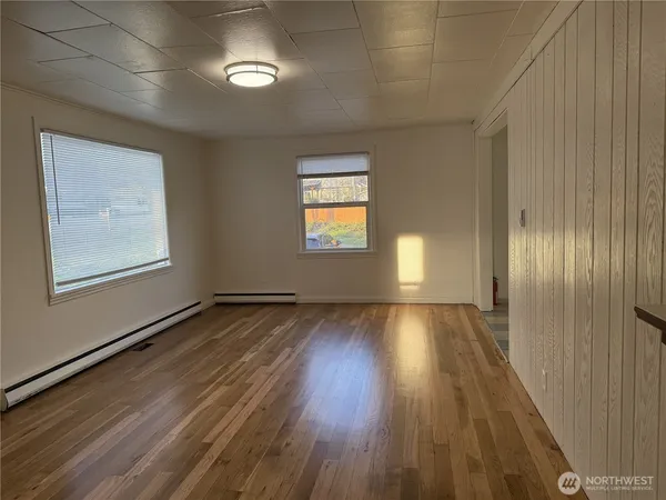 $4,300 | 5415 Northeast 4th Street, Renton, WA 98059