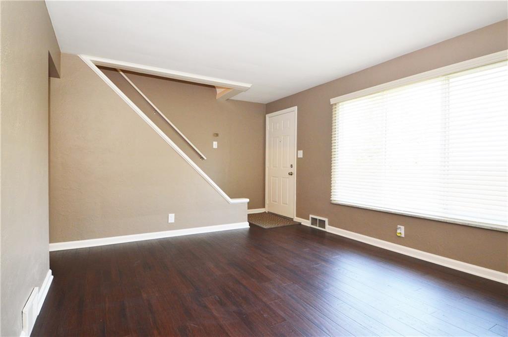 552 Springfield Pittsburgh, PA 15220 - Photo 3 of 24 Gallery Image 3