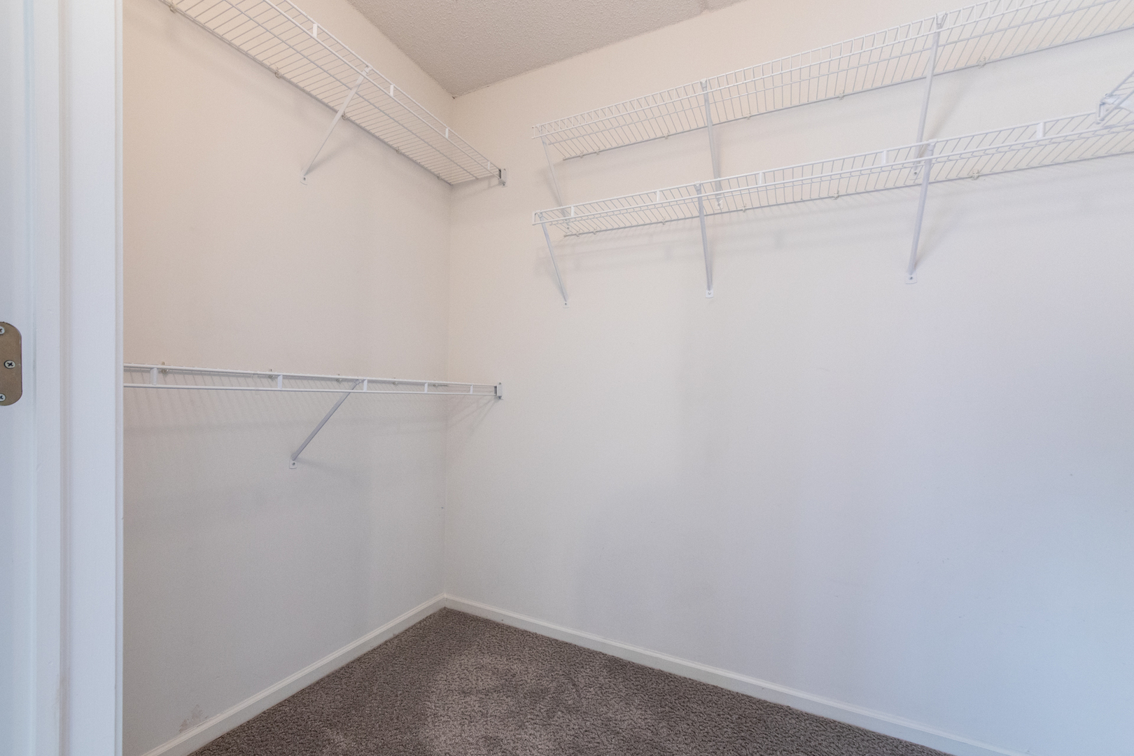 650 South River Road, Unit 601 Des Plaines, IL 60016 - Photo 17 of 20 a view of a room