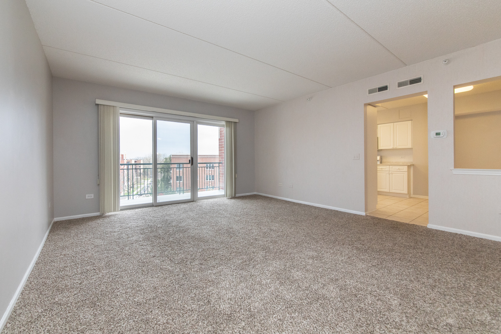 650 South River Road, Unit 601 Des Plaines, IL 60016 - Photo 4 of 20 a view of an empty room with a window