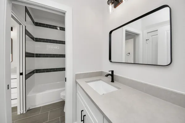 $2,250 | 8306 Comal Street, Unit B, Houston, TX 77051