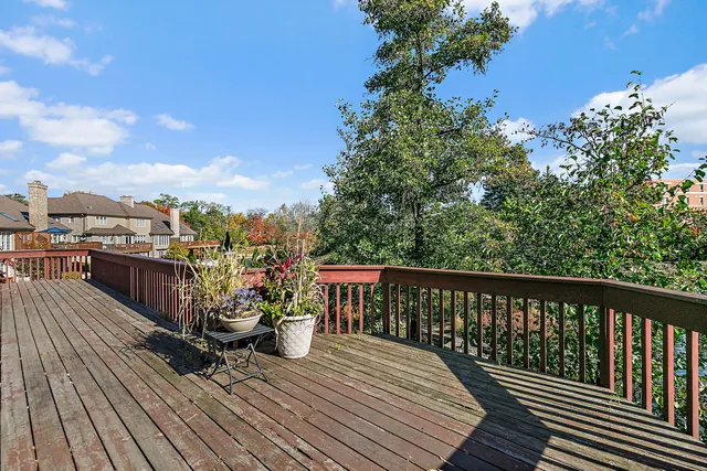 $999,900 | 45 Tartan Lakes Drive, Westmont, IL 60559