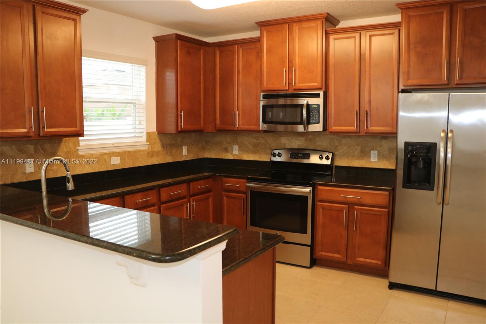 1950 Nations Way St. Cloud, FL 34769 - Photo 5 of 35 Kitchen with granite