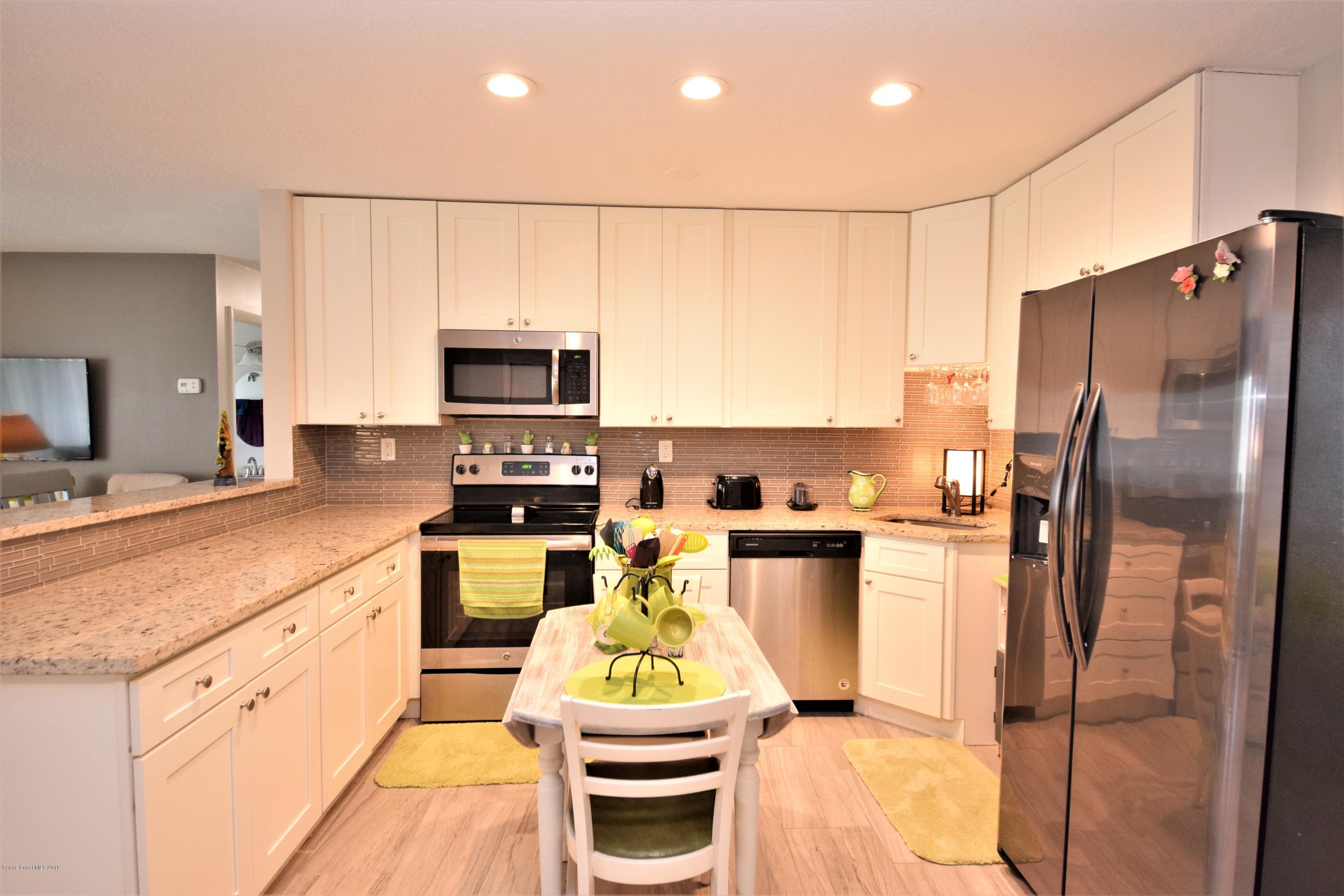 1024 Bali Road Cocoa Beach, FL 32931 - Photo 3 of 30 Gourmet Kitchen