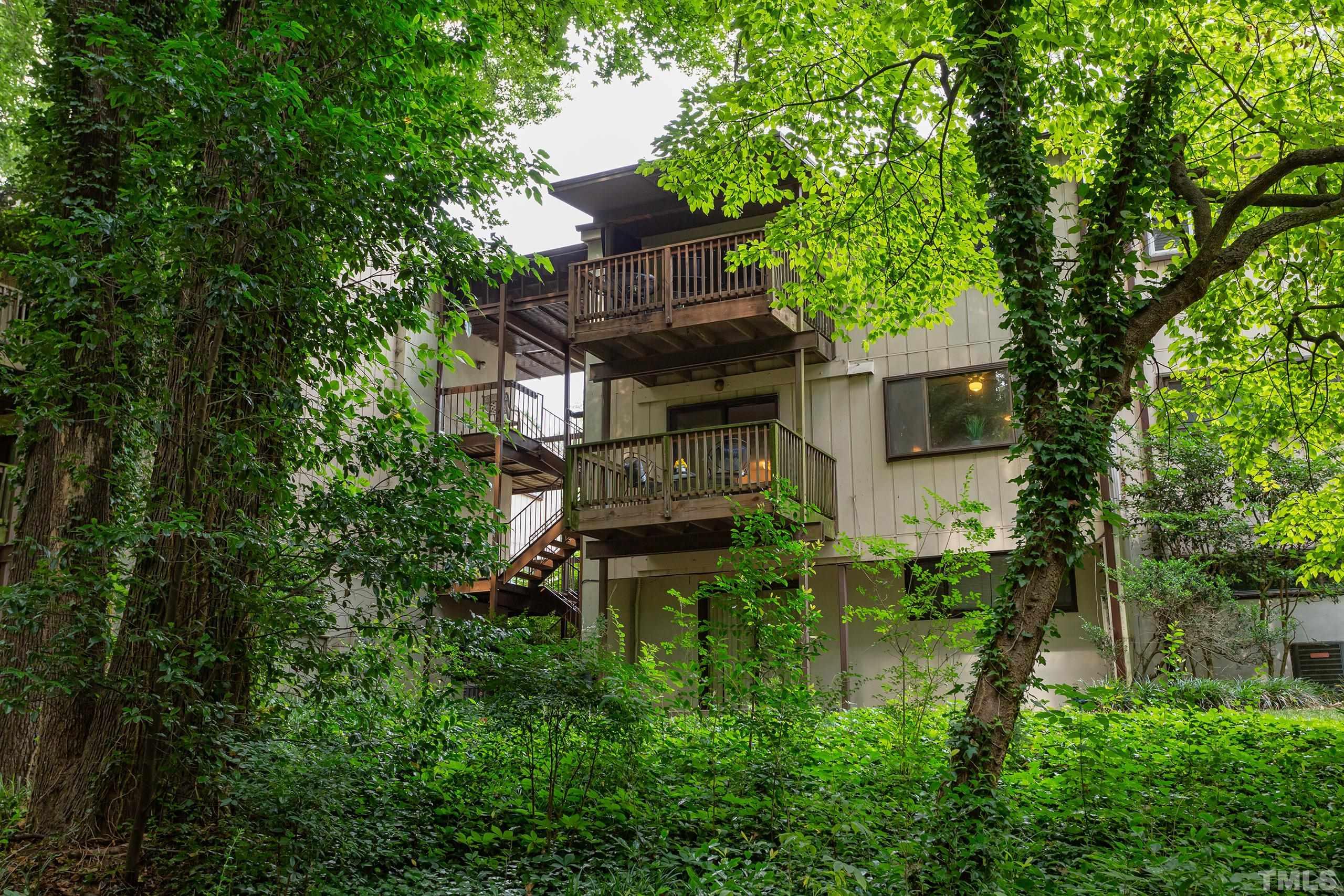 5060 Flint Ridge Place, Unit 5060 Raleigh, NC 27609 - Photo 26 of 29 a backyard of a house with lots of green space