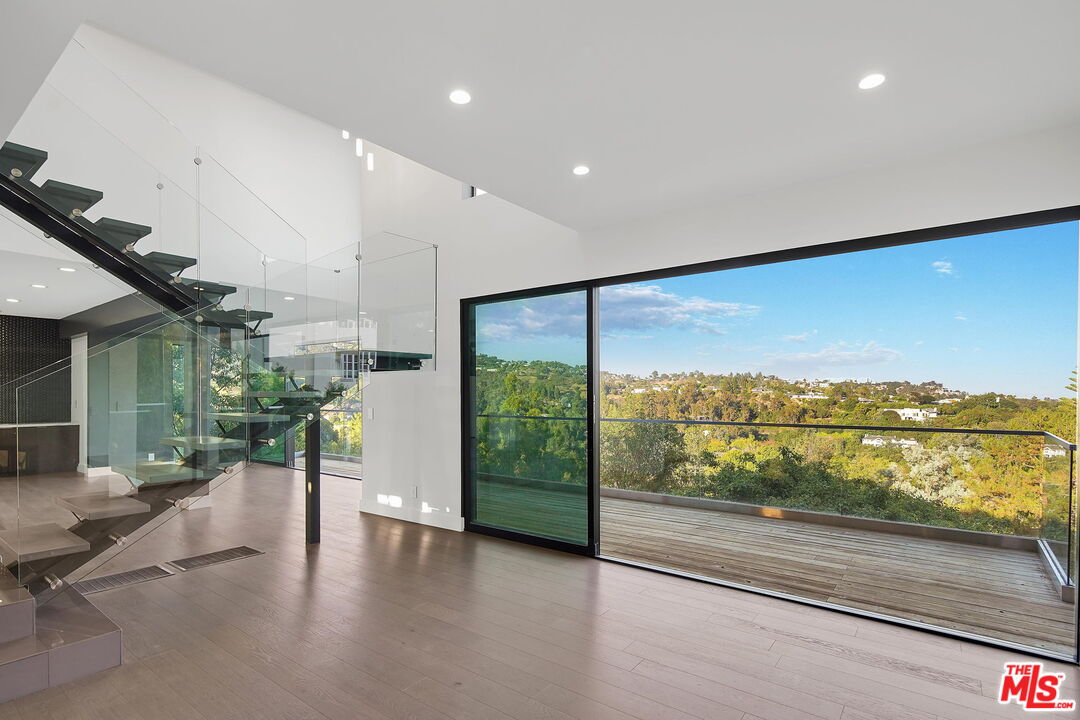 2000 Westridge Road Los Angeles, CA 90049 - Photo 9 of 24 Gallery Image 9