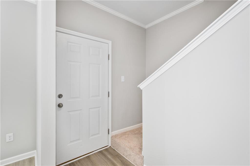 2826 Laurel Ridge Circle East Point, GA 30344 - Photo 4 of 25 a view of a hallway