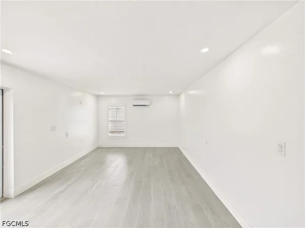 $2,900 | 567 13th Street North, Naples, FL 34102