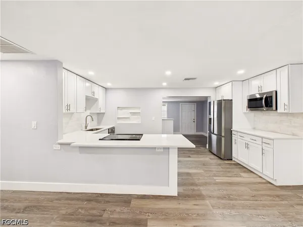 $2,900 | 567 13th Street North, Naples, FL 34102