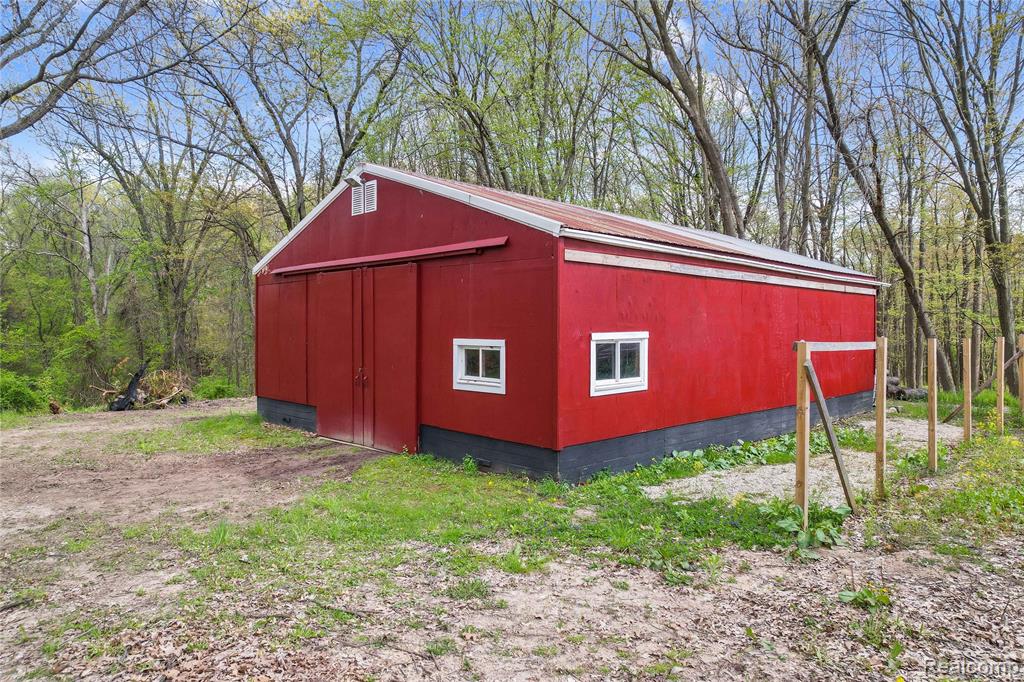 2300 Old Plank Road Milford, MI 48381 - Photo 5 of 31