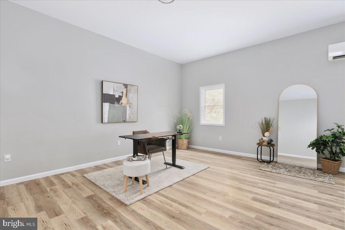 5331 Merry Oaks Road The Plains, VA 20198 - Photo 30 of 54 a living room with furniture and a potted plant