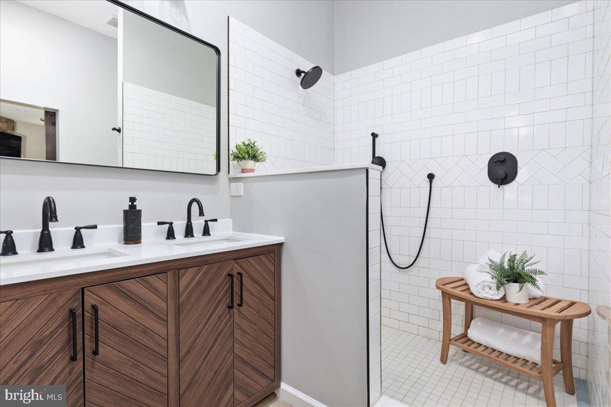 5331 Merry Oaks Road The Plains, VA 20198 - Photo 6 of 54 Bathroom #1